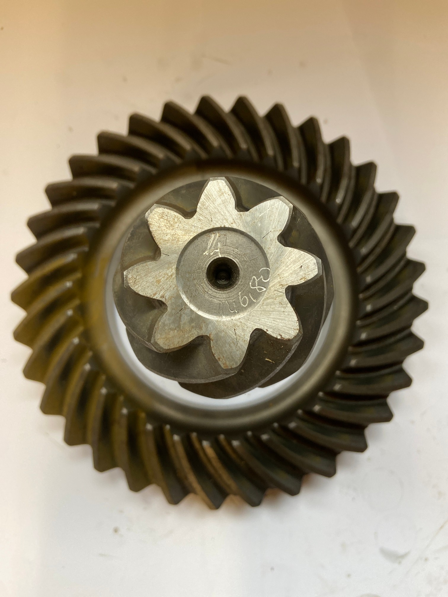 ZF Schneckenrad Kegelrad Tellerrad 835614